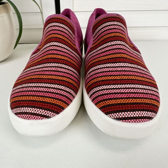 Clarks Collection 10 W Layton Petal Fuchsia Stripe Slip On Sneaker Comfort Shoe - Picture 4 of 9
